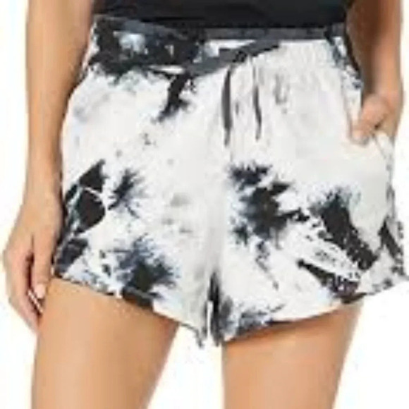 Fila Dare to Be Great Shorts Size XL - Picture 1 of 4